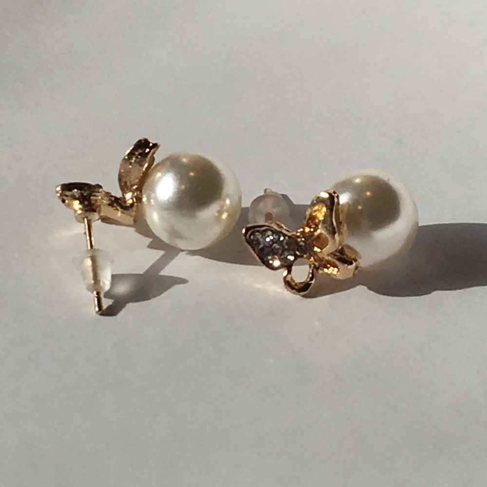 Butterfly Pearl Earrings - Picture 6 of 8